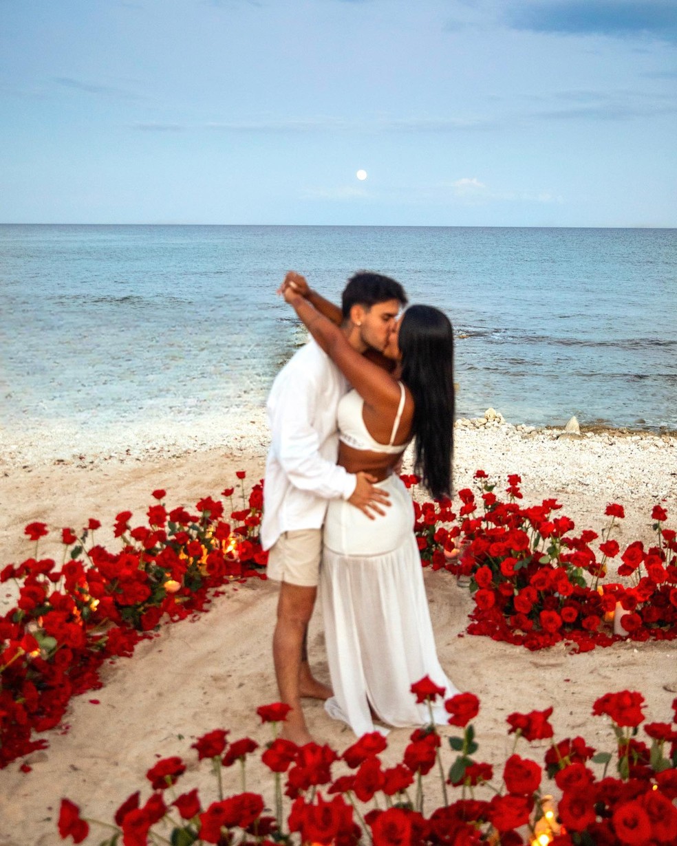 Camila Loures anuncia namoro em grande estilo — Foto: reprodução/instagram