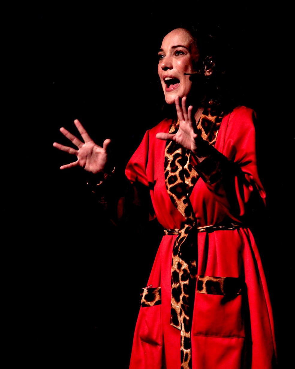 Adriana Birolli na peça "O Dia Seguinte" — Foto: Reprodução/Instagram @adrianabirolli