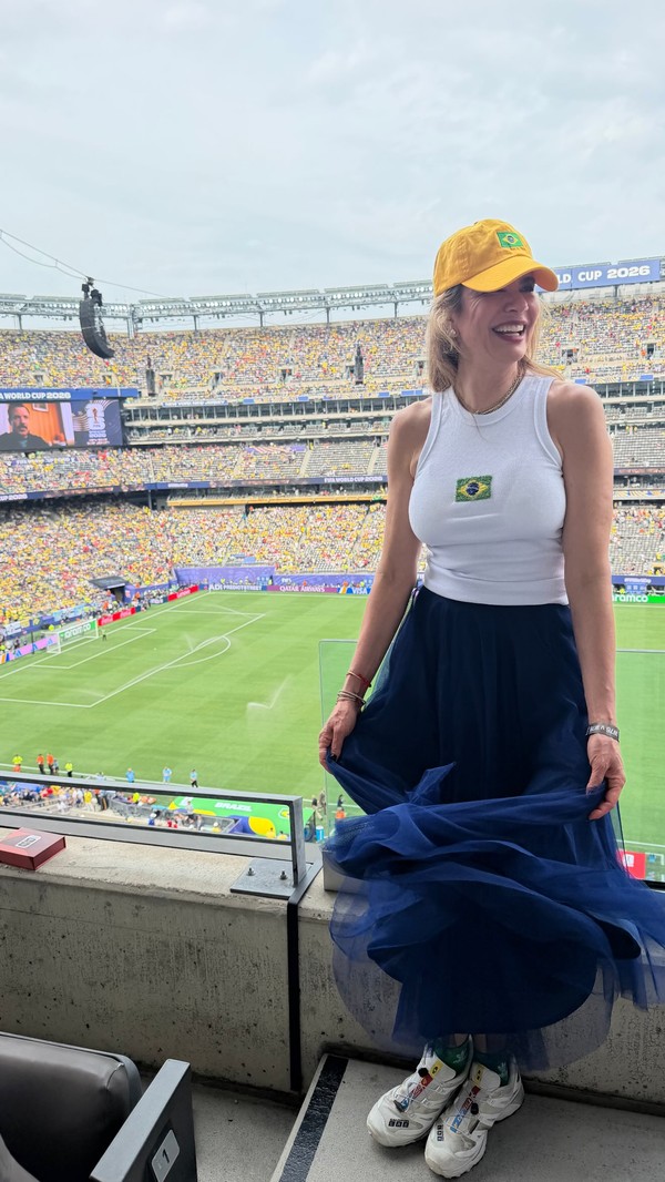 Famosas marcam presença no jogo do Brasil contra a Noruega da Copa do Mundo