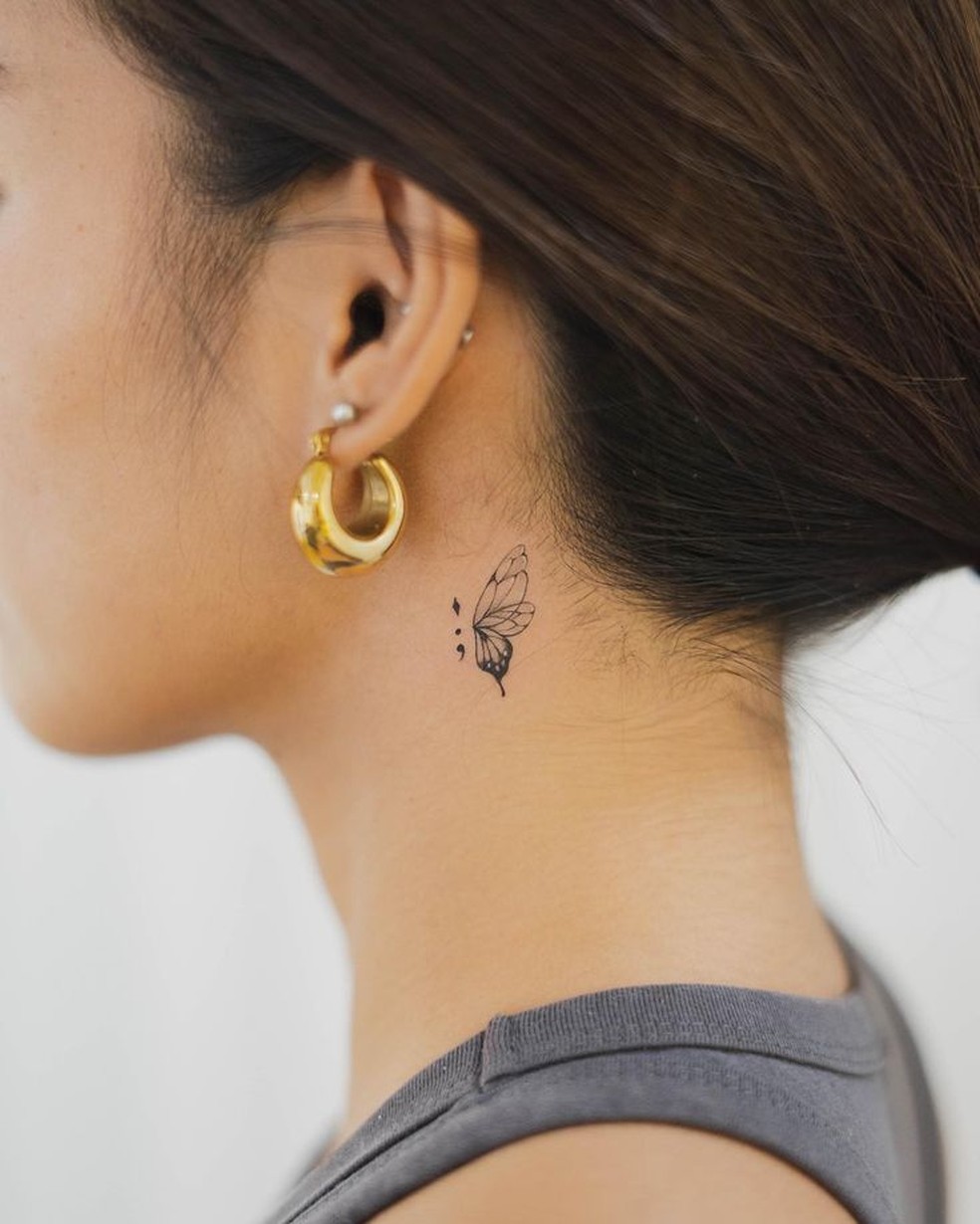 Orelha Tatuagem No Pescoço Feminina Borboleta