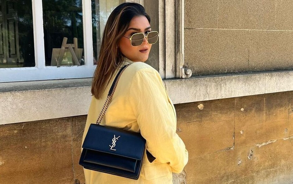O amarelo-manteiga é a cor tendência para a temporada de primavera/verão — Foto: Reprodução/Instagram @bysaher