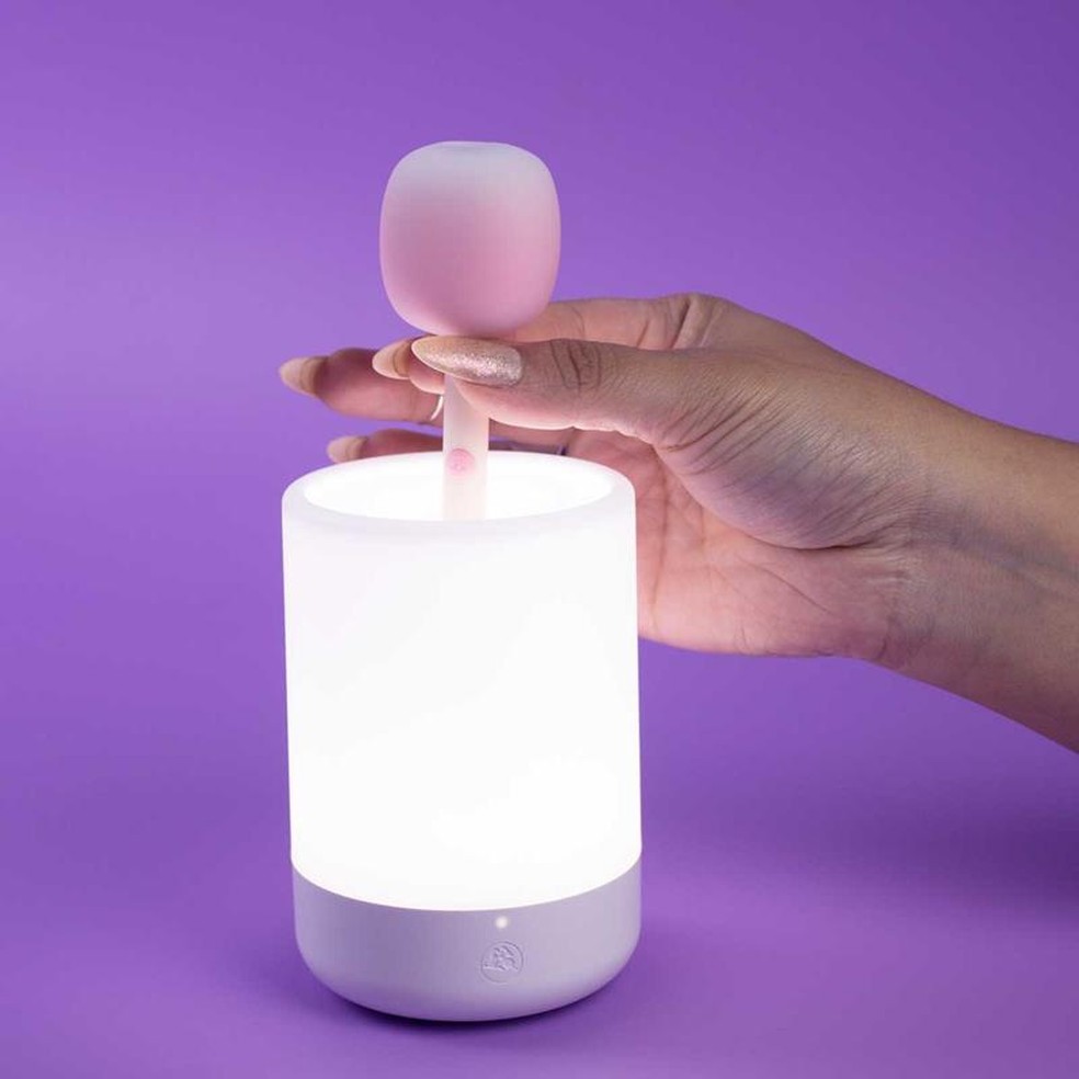 Vibrador de clitóris e luminária Bling Pop, de Kistoy (R$ 521,91) — Foto: Divulgação
