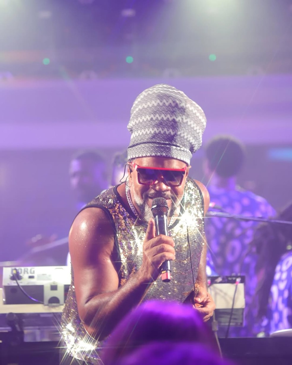 Percussionista, cantor e produtor musical, Carlinhos Brown também é do time dos sagitarianos. — Foto: Reprodução/Instagram @carlinhosbrown