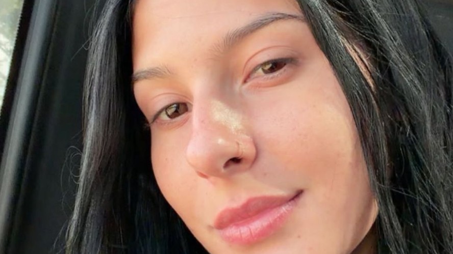 Ana Castela posa sem maquiagem após show no Rio