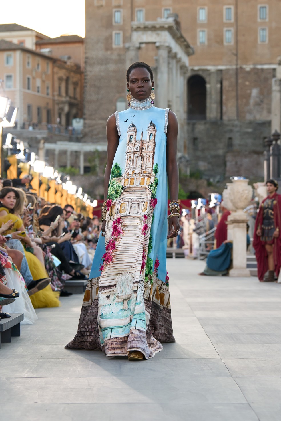 Dolce & Gabbana celebra arte e história de Roma em desfile de Alta Moda ...