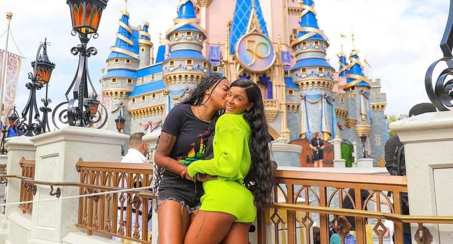 Ludmilla e Brunna Gonçalves visitam parques da Disney