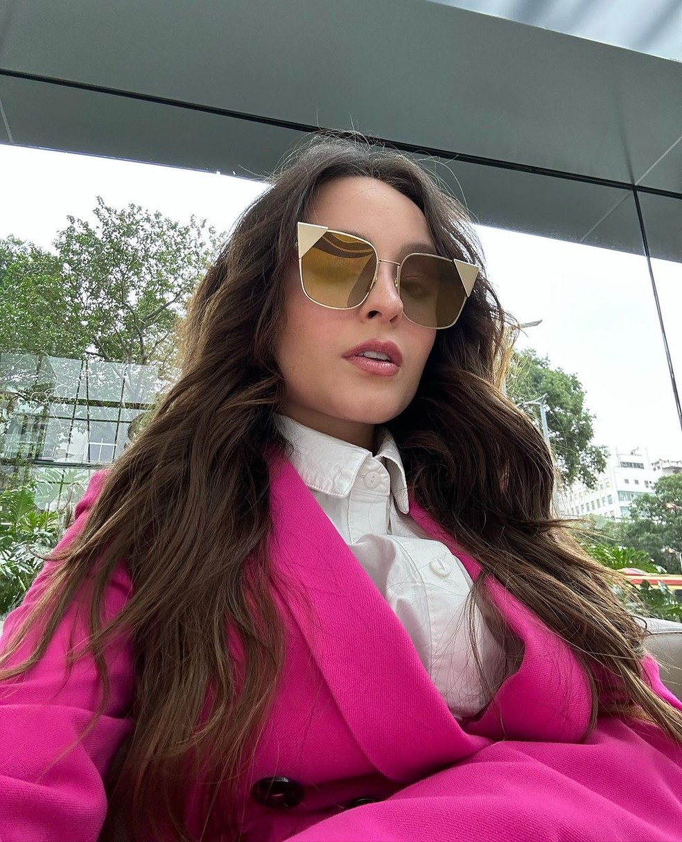 Larissa Manoela usou look rosa e beleza da atriz chamou atenção de André Luiz Frambach — Foto: Reprodução Instagram