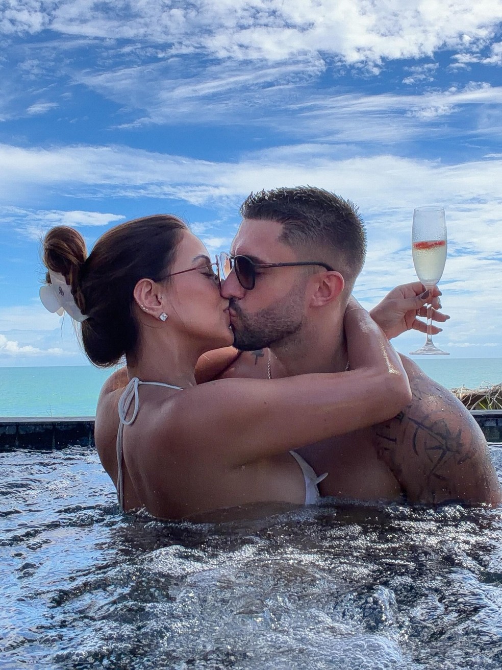 Ivy Moraes e Arthur Picoli dão beijão — Foto: Reprodução/ Instagram