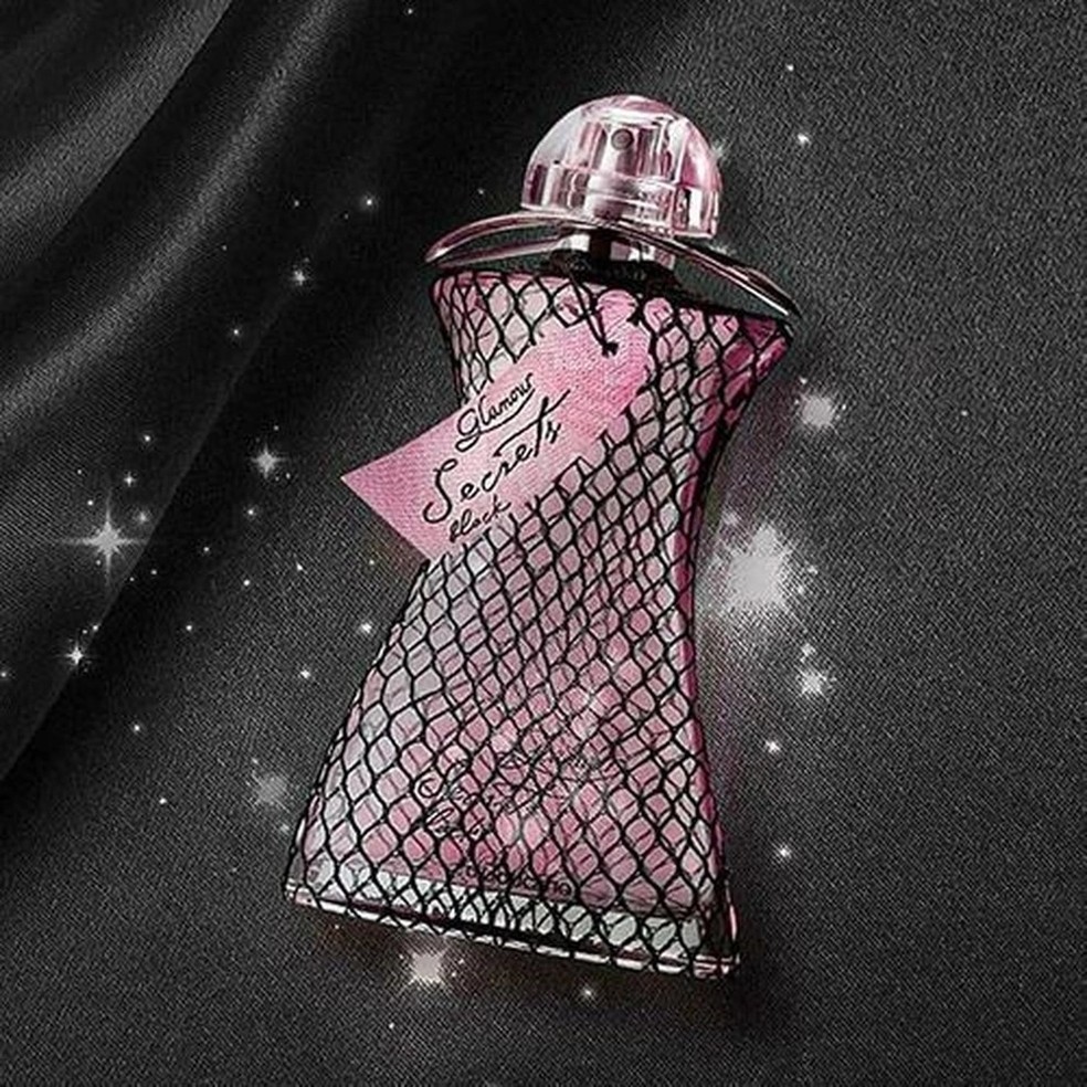 Glamour Secrets Black tem notas doces e envolventes de frutas vermelhas e baunilha, trazendo elegância e equilíbrio para os librianos — Foto: Reprodução/O Boticário