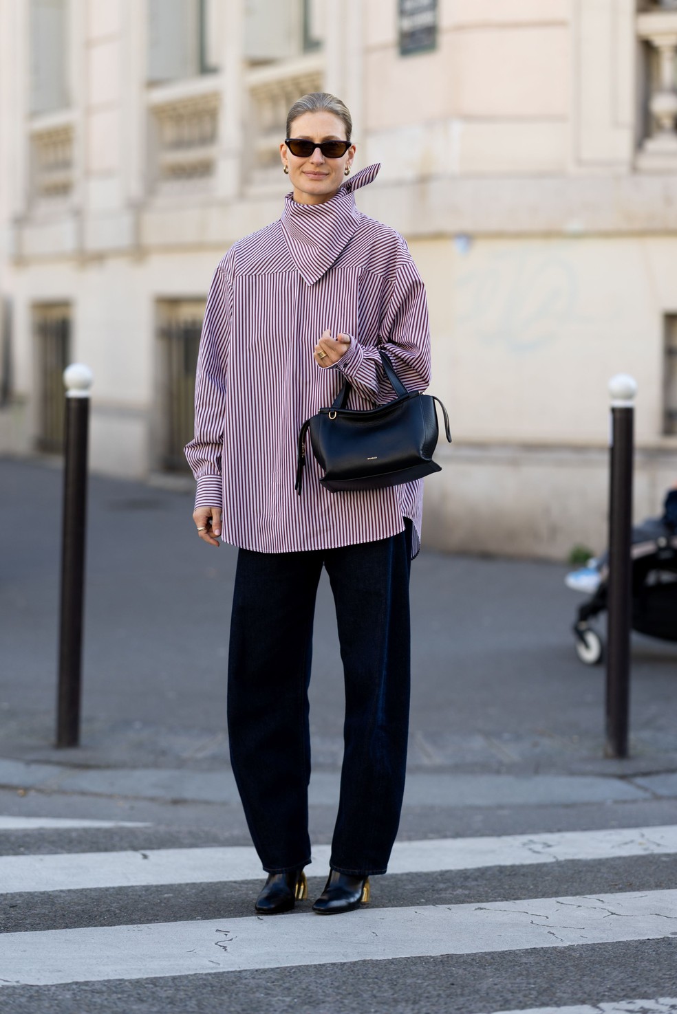 7 tops que vão atualizar sem esforço a calça jeans básica — Foto: Getty Images