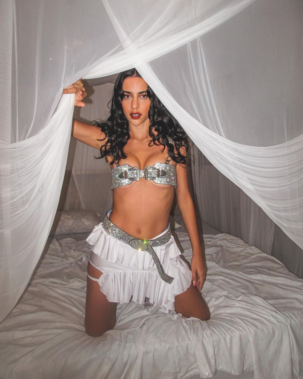 Marina Sena veste look com saia de babados — Foto: Reprodução/Instagram @amarinasena