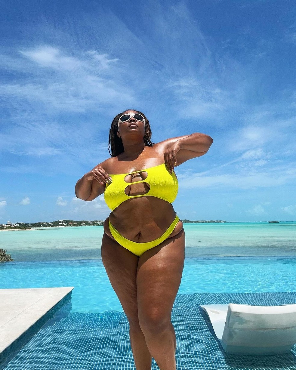 Lizzo posa de biquíni sem alças e ganha elogios dos fãs — Foto: Reprodução/Instagram
