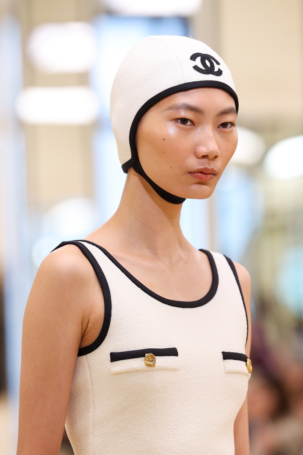 Beleza do desfile  Chanel Cruise 2027 — Foto: Getty Images