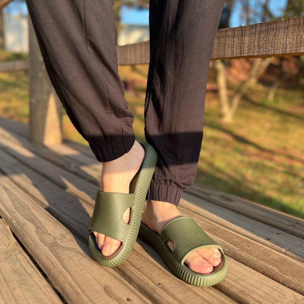 Chinelo nuvem não é só na praia: inspirações pra usar no look de ...
