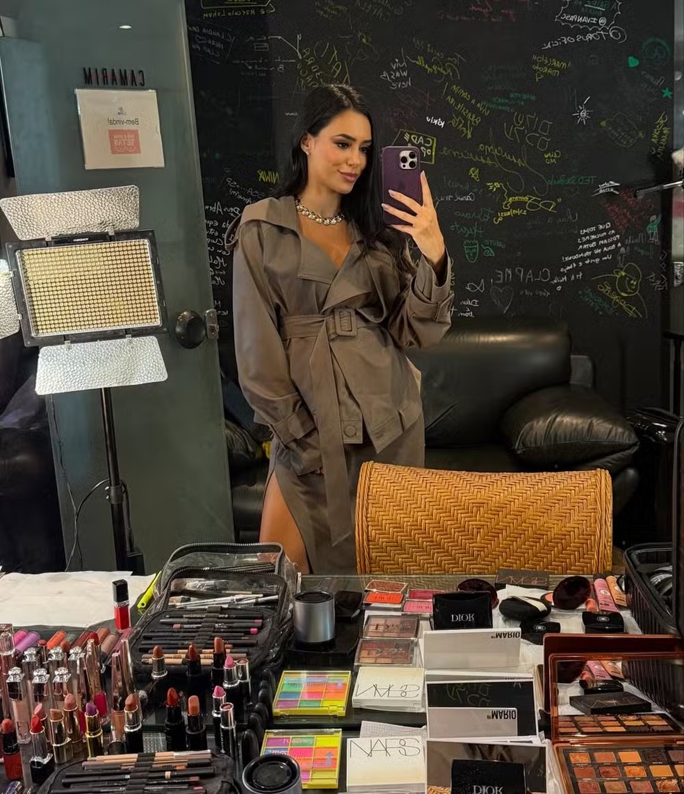 Bruna Biancardi elege trench coat oversized para entrevista — Foto: Reprodução / Instagram @brunabiancardi