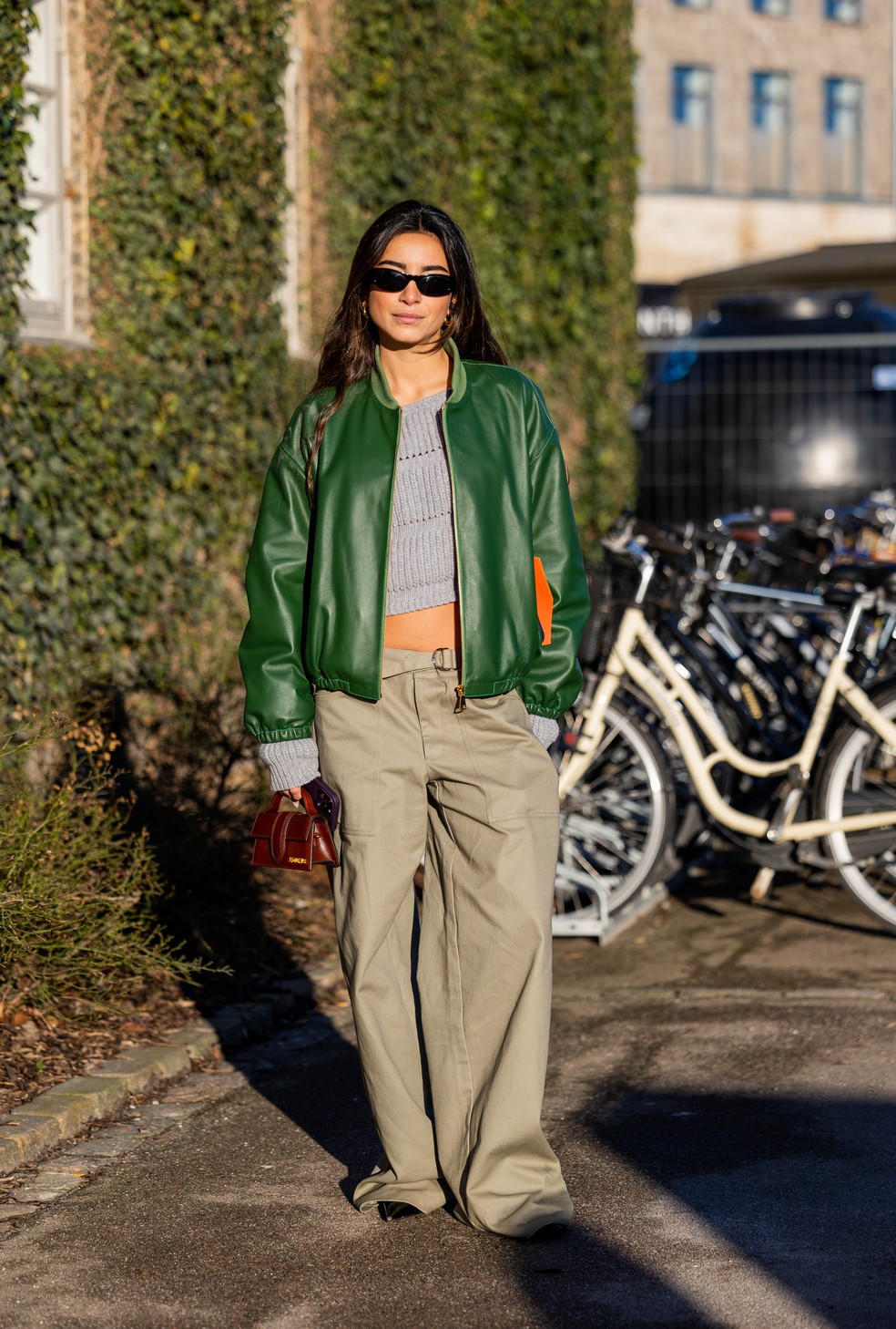 Calça cáqui: o clássico está de volta ao radar fashion — Foto: Getty Images