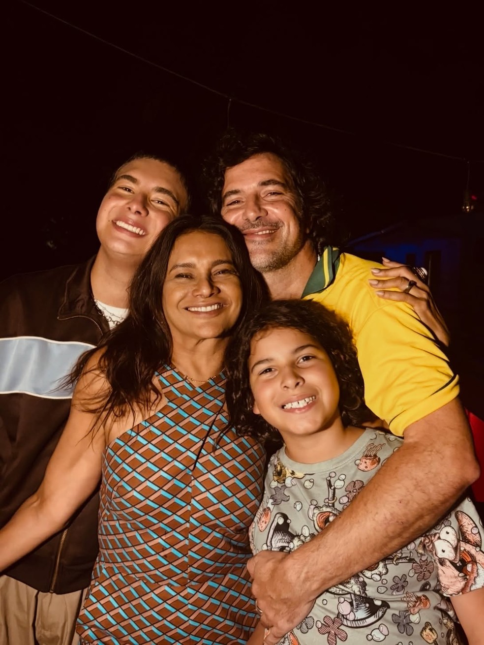 Dira Paes comemora os 18 anos do filho: 'Me belisquem que acho que estou sonhando' — Foto: Reprodução/Instagram