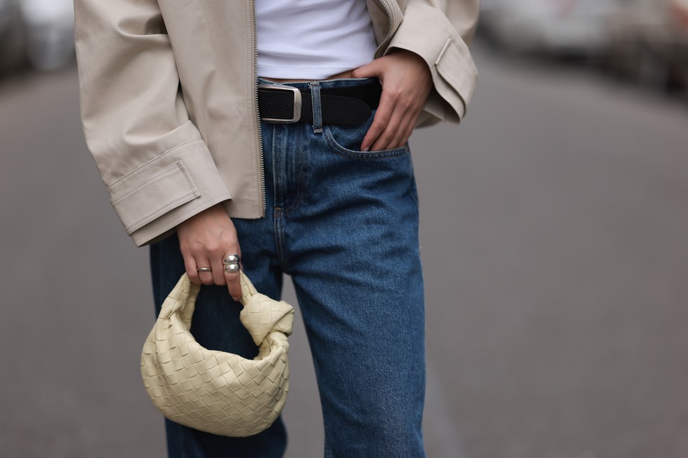 Encontrar a calça jeans perfeita, com estilo e conforto, pode ser desafiador — Foto: Getty Images