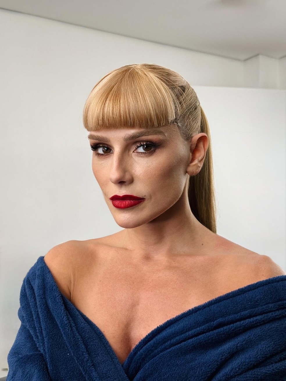 Deborah Secco renova visual com franjinha e ganha aprovação de fãs: 'Deusa' — Foto: Reprodução/Instagram