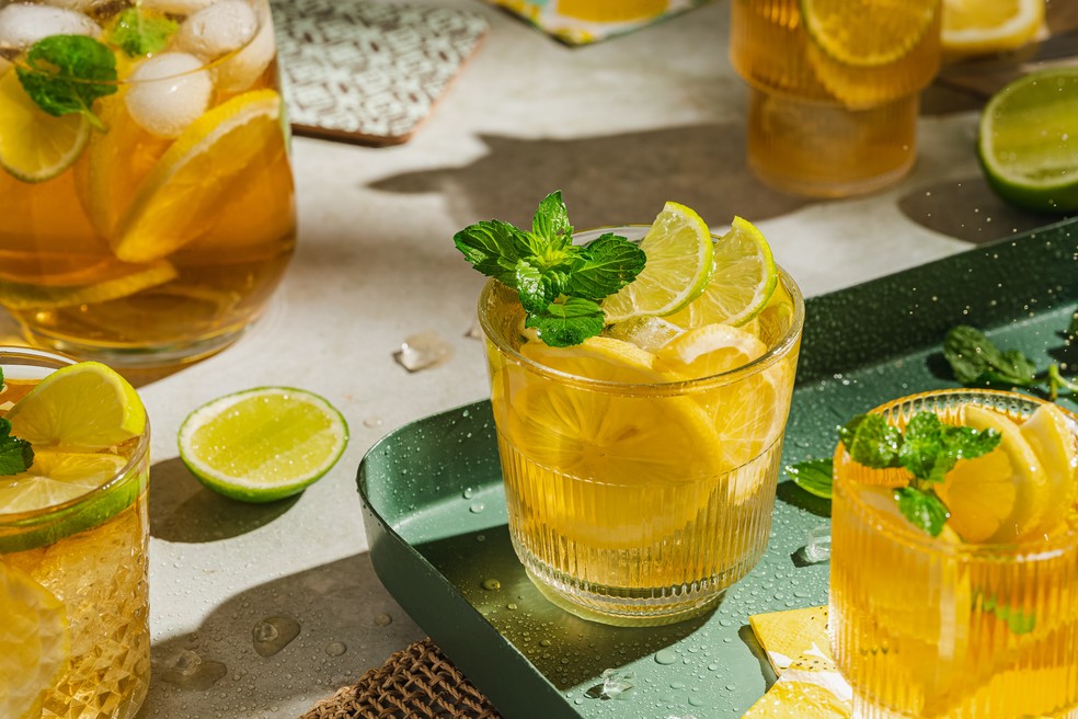 Drink Porto tônica com limão e hortelã — Foto: Foto de Svitlana na Unsplash