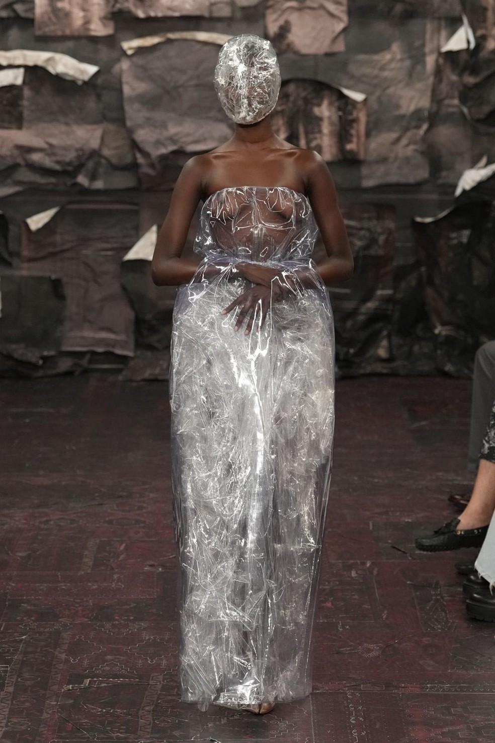 Alta-costura: Glenn Martens faz estreia memorável na Maison Margiela