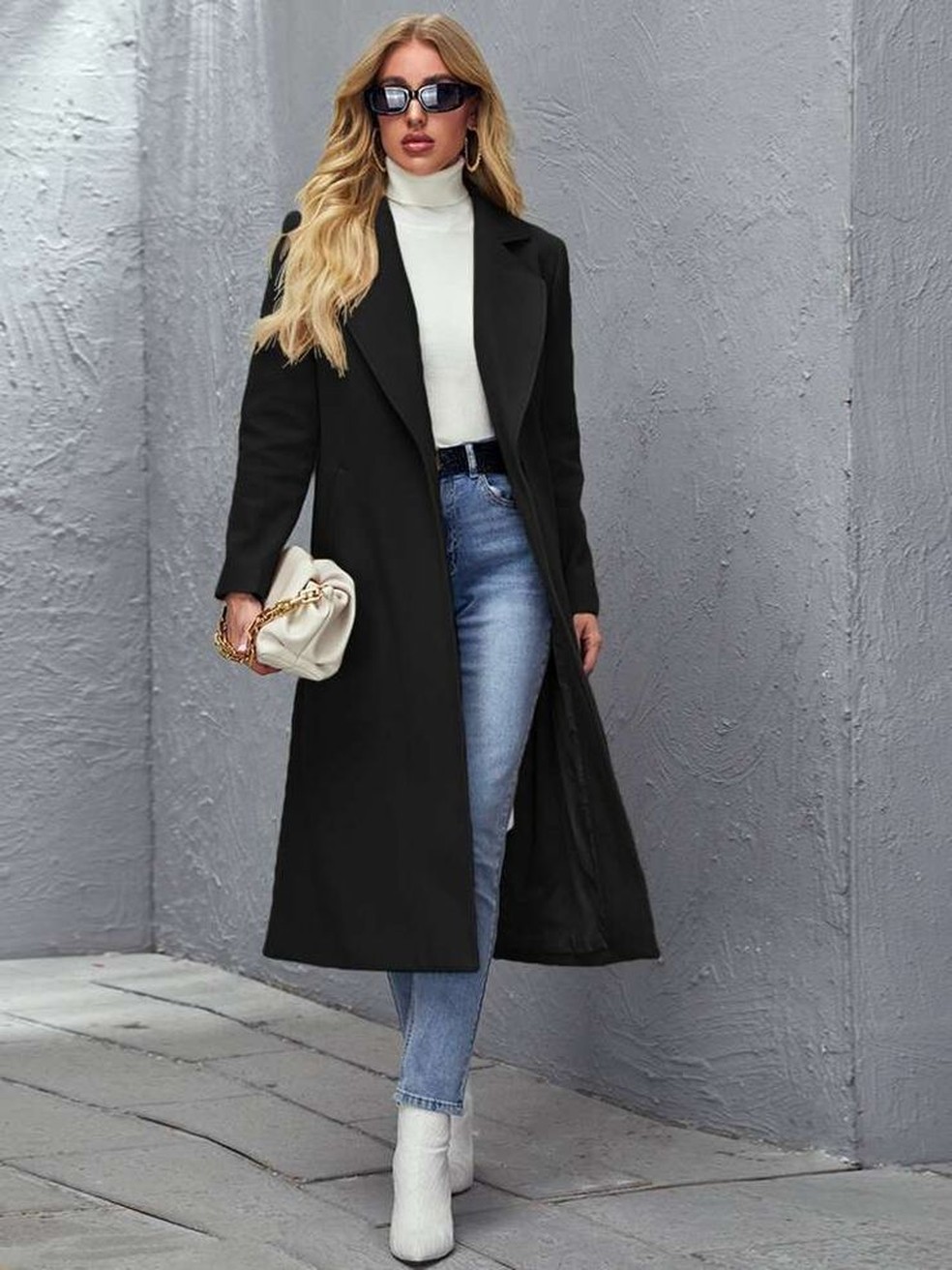 As botas brancas, que têm ganhado destaque nas últimas temporadas, são perfeitas para quem deseja fazer uma declaração de estilo ousada e sofisticada — Foto: Reprodução/Pinterest @emeryrose_official