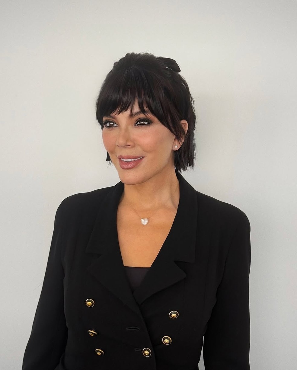 Kris Jenner surpreendeu os fãs ao surgir em Paris com o rosto rejuvenescido — Foto: Reprodução Instagram @krisjenner