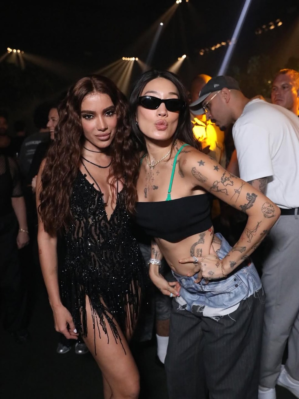 Anitta abre álbum de fotos de aniversário de 32 anos, reunindo muitas celebridades — Foto: Reprodução/Instagram