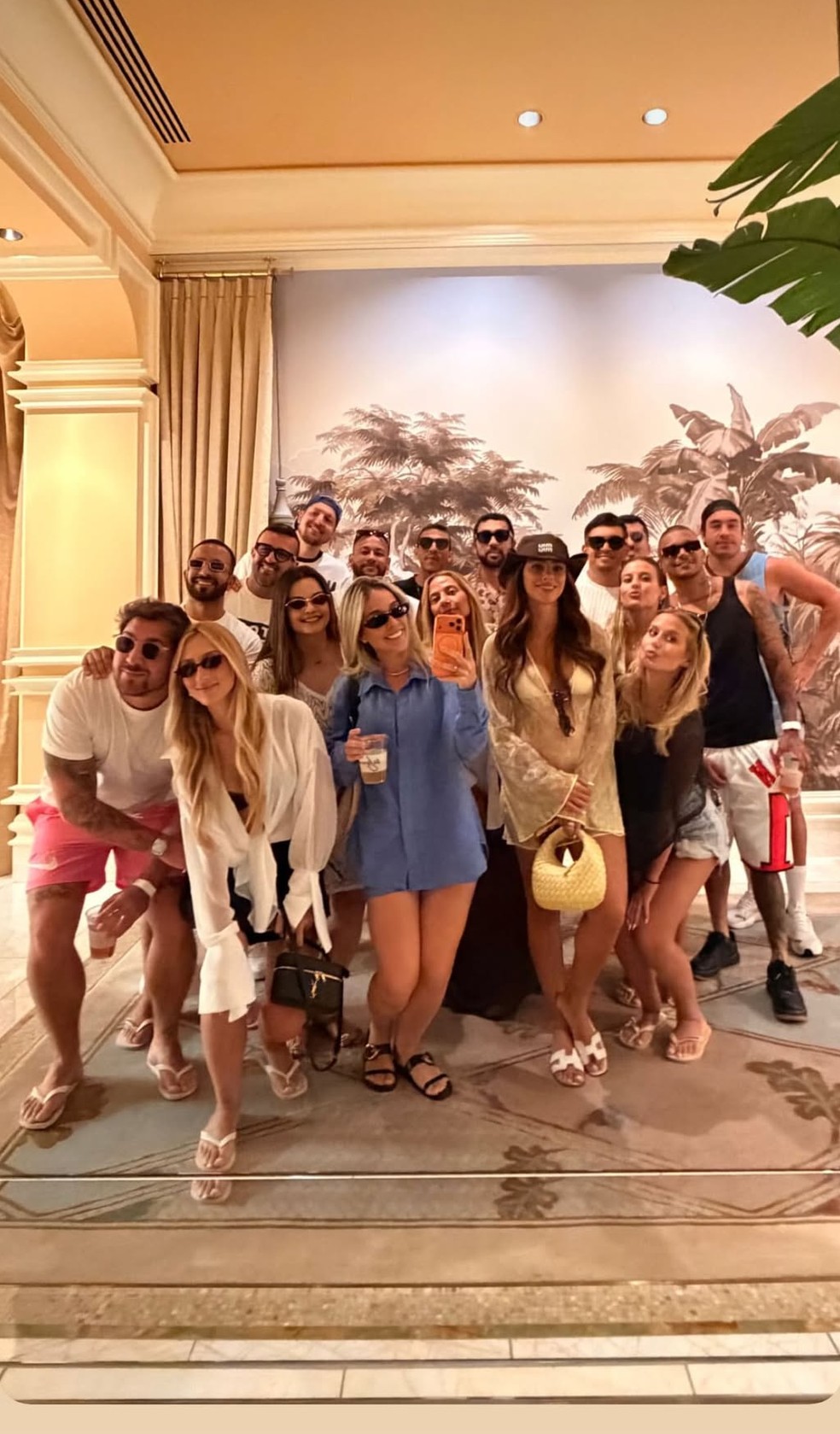 Grávida da terceira filha, Bruna Biancardi posa em clima de romance com Neymar em cassino em Las Vegas — Foto: Reprodução/Instagram