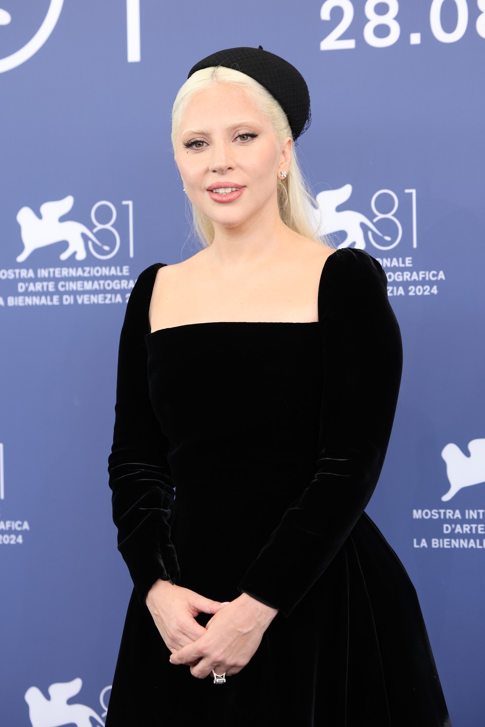 Lady Gaga usa boina no Festival de Veneza — Foto: Getty Images