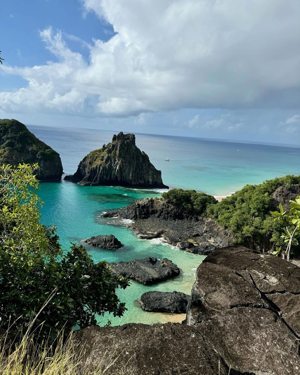 Juliette dá beijão no namorado em Noronha — Foto: Reprodução/ Instagram