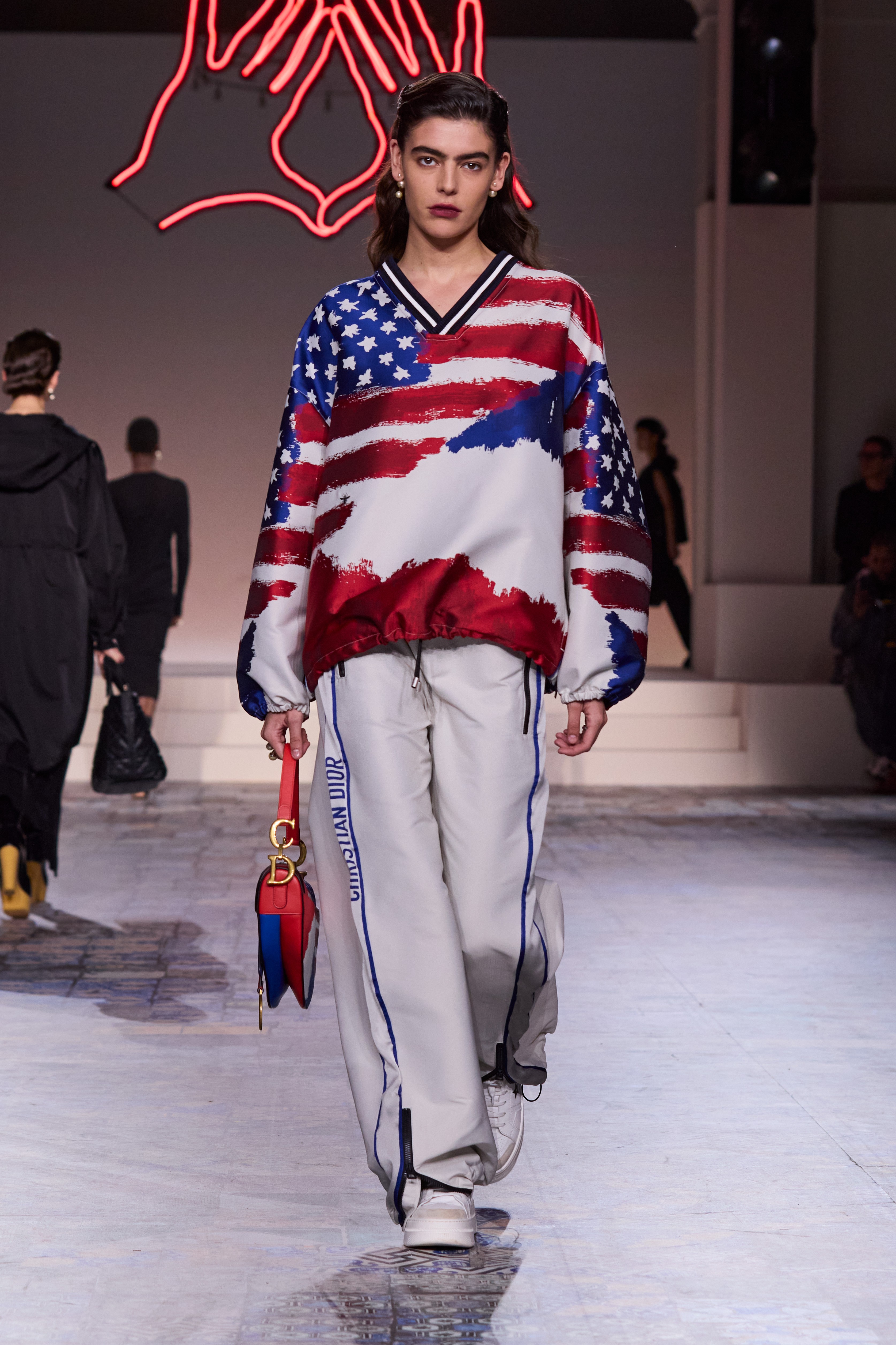 Em NY, Dior desfila coleção fall 2024 em conexão com cultura norte-americana