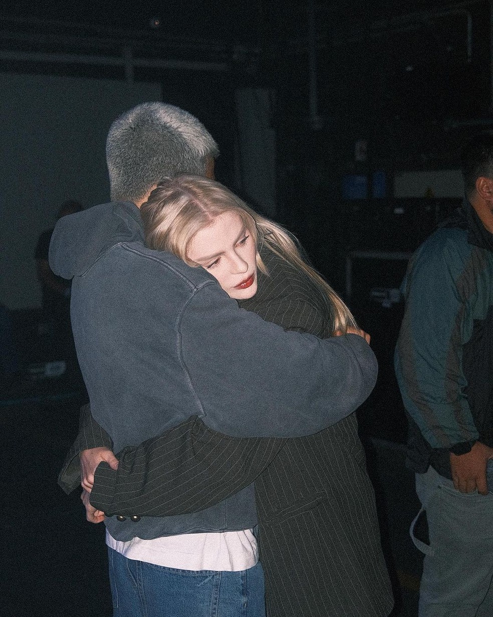 Luísa Sonza abraçando o namorado, Chico Veiga — Foto: Reprodução/Instagram