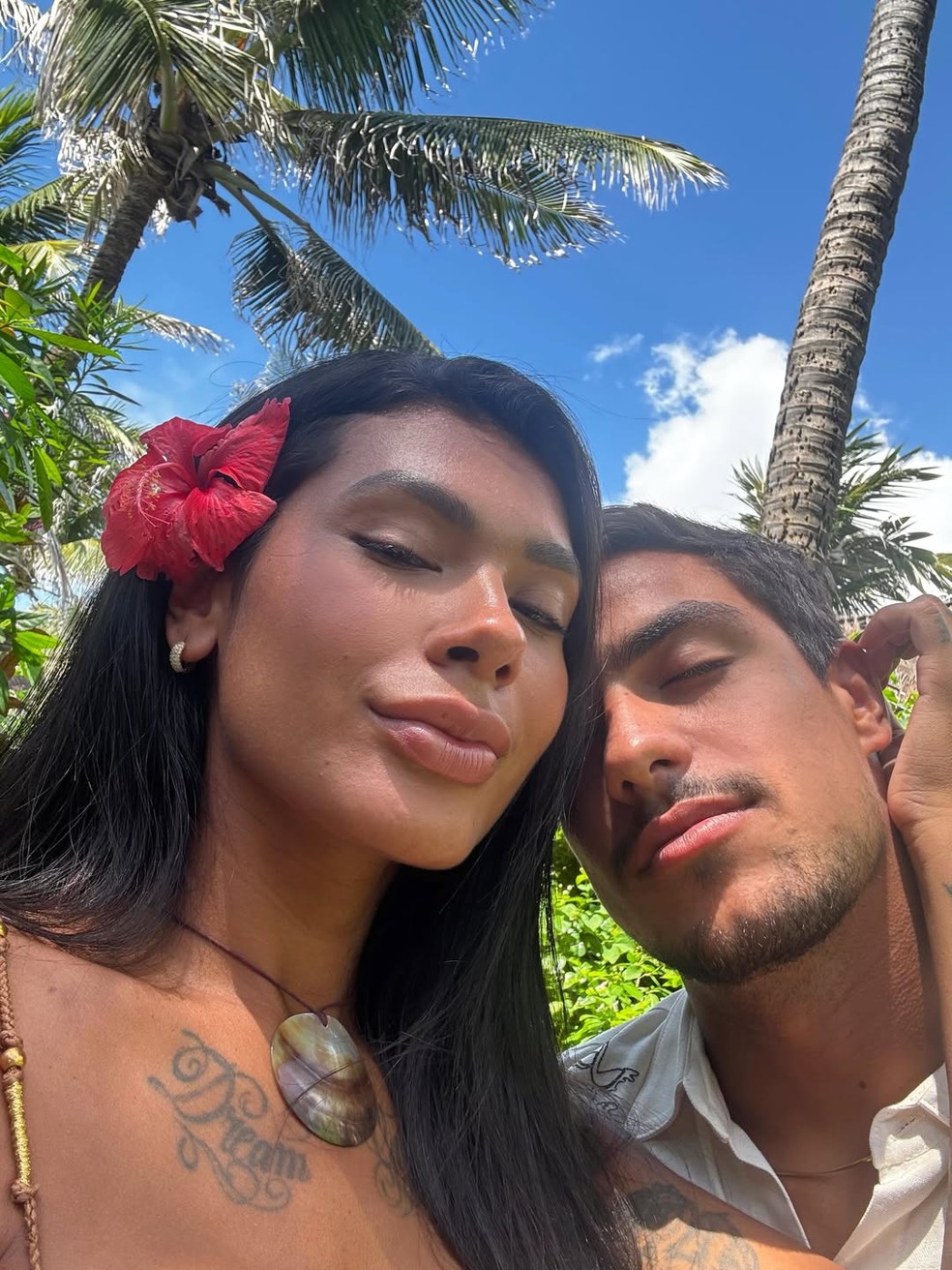 Pocah posa com namorado: 'A vida ao teu lado é um sonho' — Foto: Reprodução/Instagram
