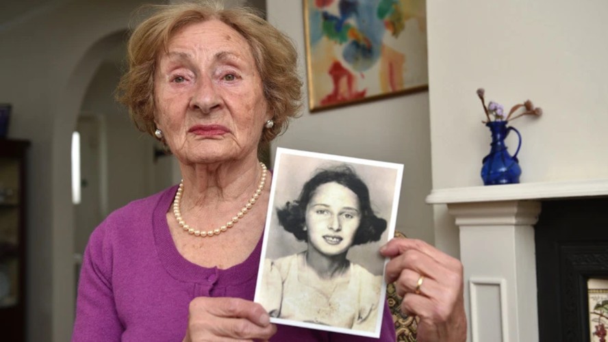 Encontrada em Auschwitz aos 13 anos – 80 anos depois, mulher se lembra ...