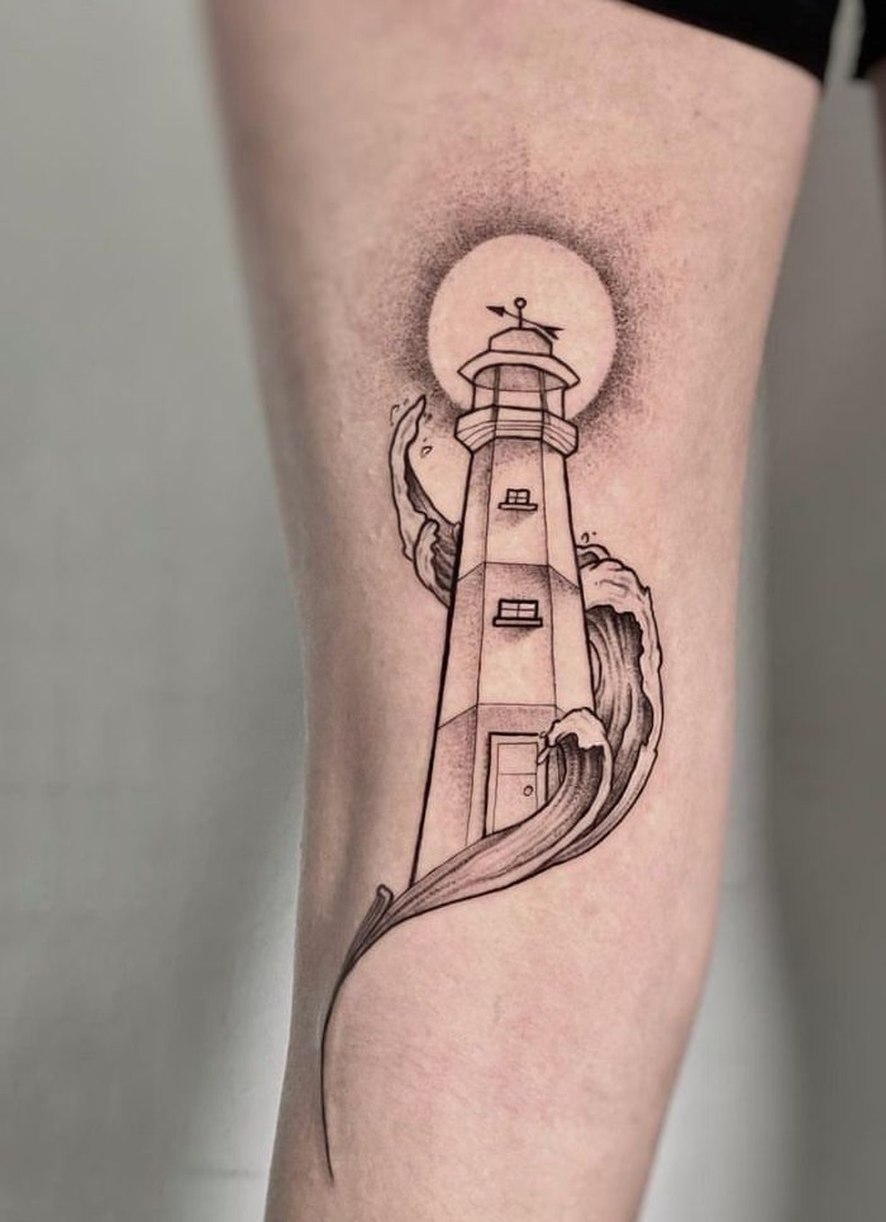 Pernas: Um farol iluminando as águas, representando guia emocional. — Foto: Reprodução/Pinterest