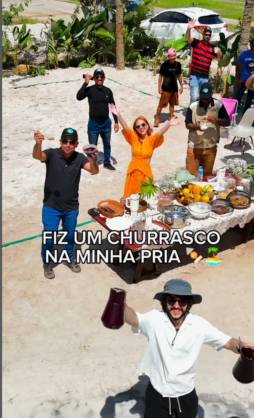 Influenciadora constrói praia em casa — Foto: Reprodução/ Instagram