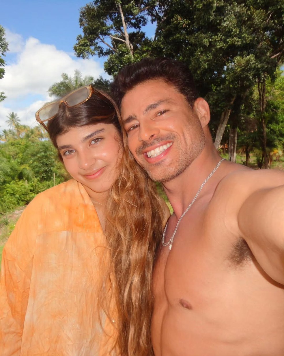Sofia Massafera ganha declaração do pai, Cauã Reymond: 'Todos os dias e lugares contigo são especiais' — Foto: Reprodução/ Divulgação