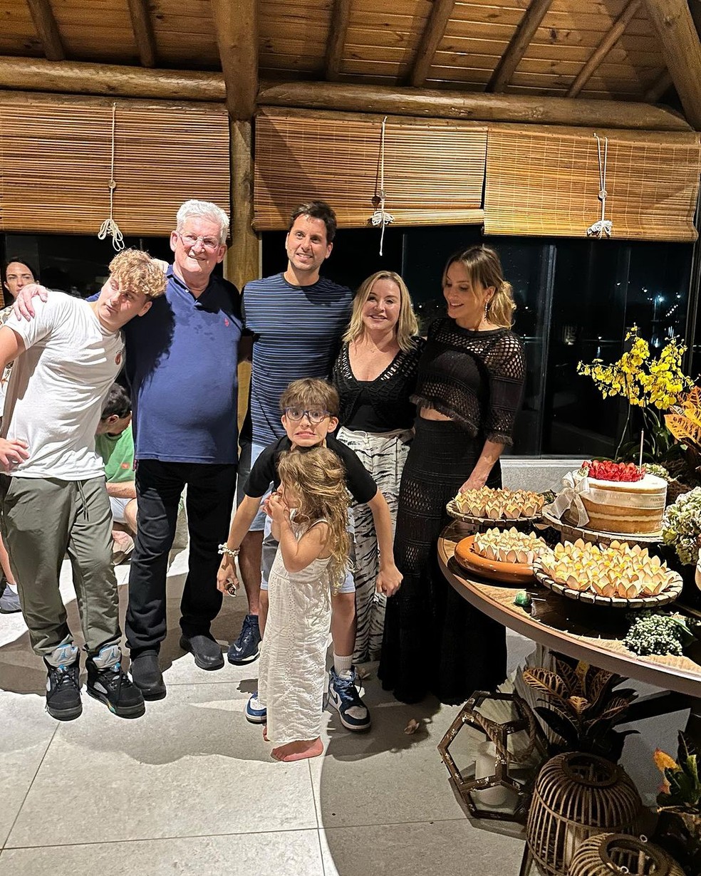 Filhos de Claudia Leitte roubaram a cena após a cantora postar fotos da festa de aniversário  — Foto: Reprodução Instagram