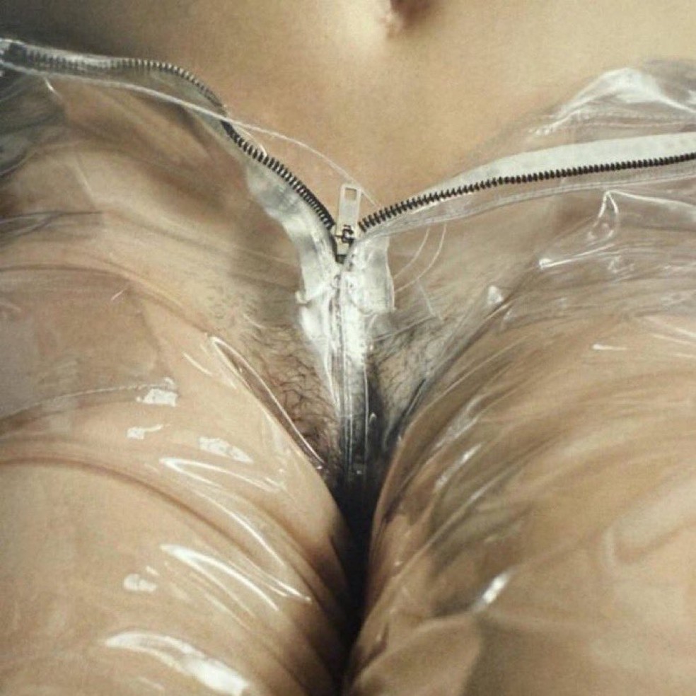 Foto de vulva de Lorde na contracapa de 'Virgin' — Foto: Divulgação