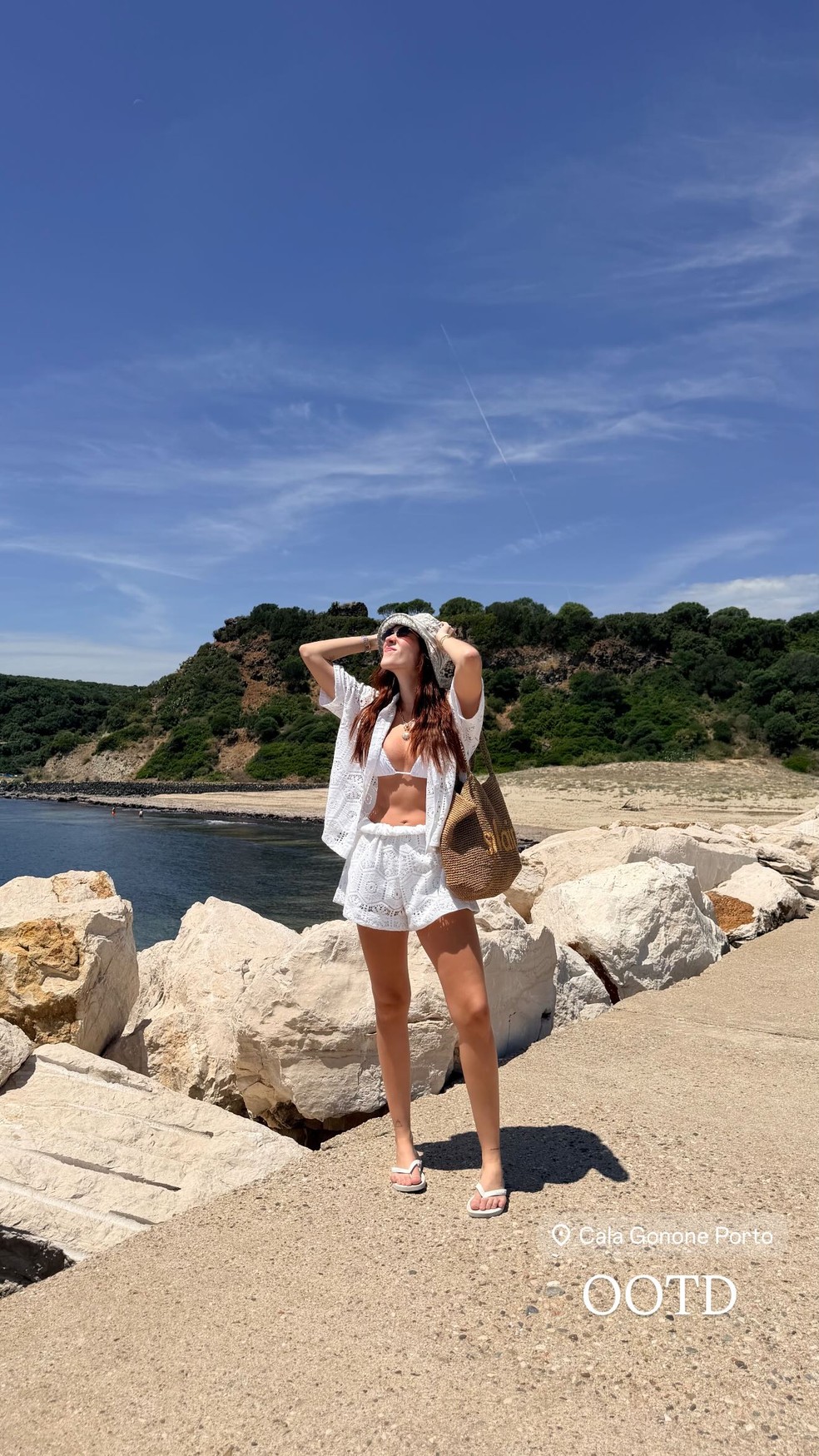Ana Clara posa de biquíni branco — Foto: Reprodução/Instagram