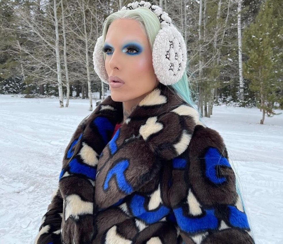 Maquiagem azul degradê — Foto:  Instagram/@jeffreestar