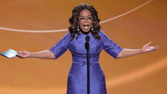 Oprah Winfrey diz que se sente "envergonhada" após faturar bilhões de dólares com programas de emagrecimento