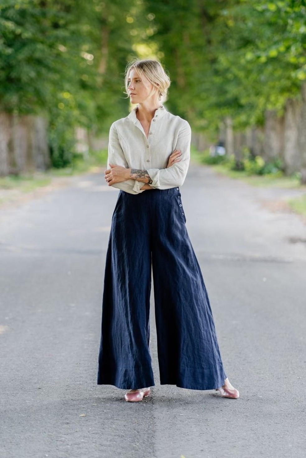 Quer um look atemporal? que tal investir na calça pantalona jeans? — Foto: Reprodução/Pinterest