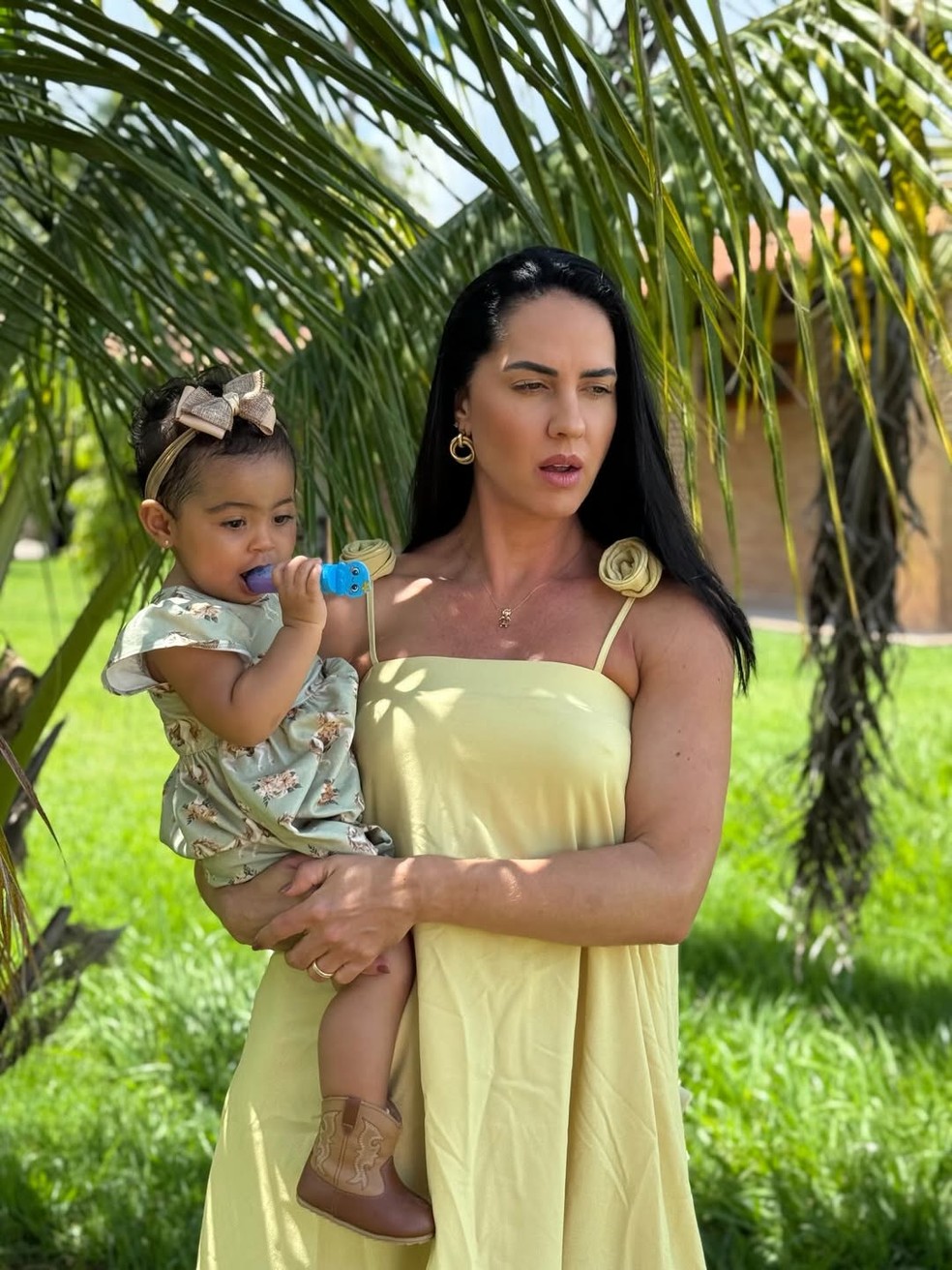Graciele Lacerda com a filha, Clara — Foto: Reprodução/ Instagram @gracielelacerdaoficial