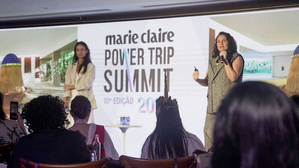 Na 10ª edição do Power Trip Summit, Paula Azevedo e Júlia Rebouças, diretora presidente e diretora artística, respectivamente, do Instituto Inhotim — Foto: Bruna Brandão