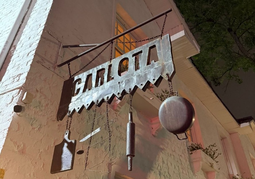 A fachada do Carlota