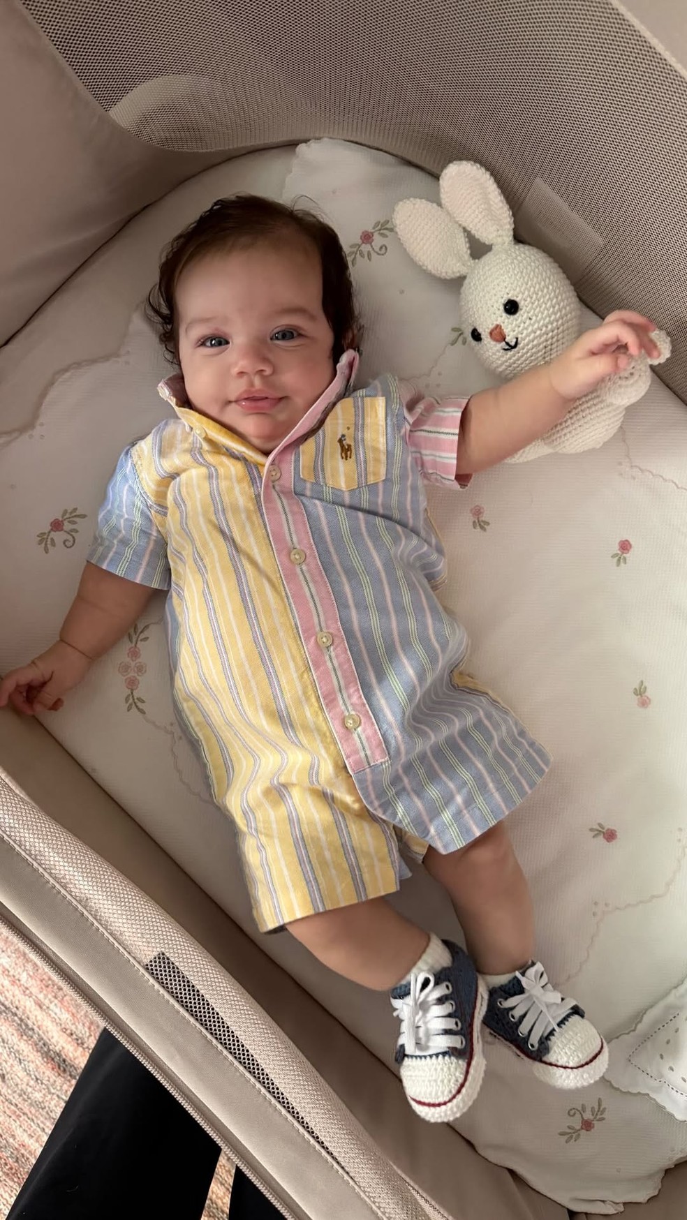 Zuza, filha de Rafa Kalimann e Nattan, encanta ao completar 5 meses com festa de São João