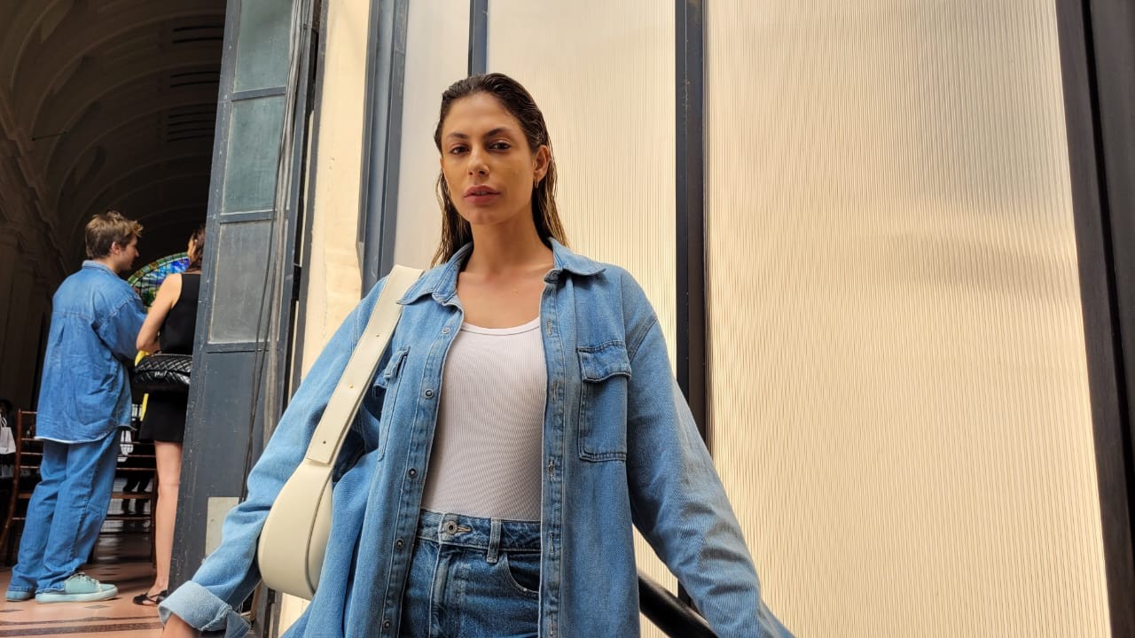Após rumores de novo affair, Mari Gonzalez rebate fã: 'Vai caçar o que ...