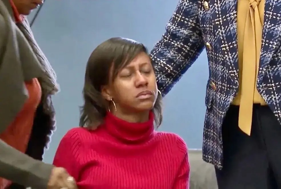 Brittany Watts, 33 anos, acusada de abuso de cadáver após sofrer aborto espontâneo, não será indiciada pela Justiça dos EUA — Foto: Reprodução/WKBN